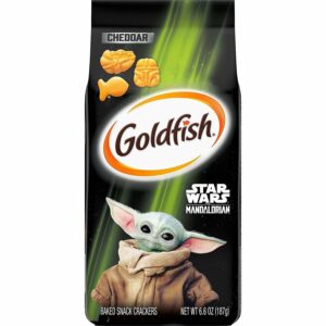 GOLDFISH CHEDDAR BAKED SNACK CRACKERS STAR WARS MANDALORIAN 6.6oz(187G)PACK OF 6